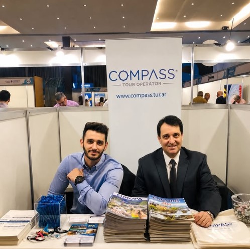 Compass en un encuentro de turismo